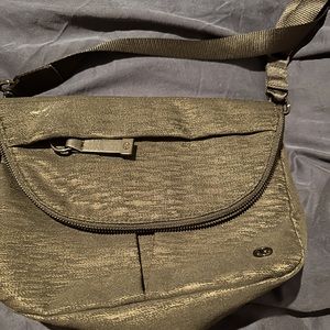 Lulu lemon all night festival bag